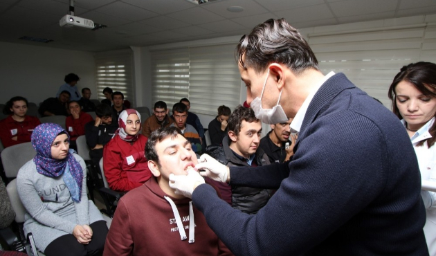 Kocaeli'de Cemil Meriç öğrencilerine diş muayenesi yapıldı