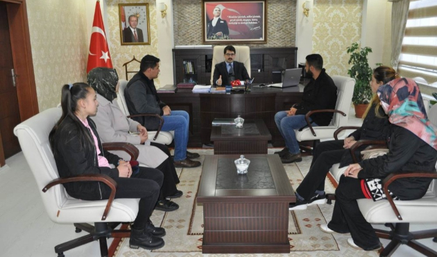 Bayburt'ta öğrencilerinden Kaymakam Coşkun’a ziyaret