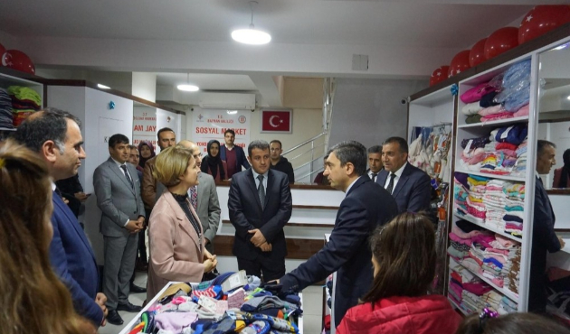 Batman Gercüş’te öğrencilere kıyafet yardımı