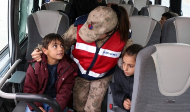 Elazığ'da jandarma, öğrenci servislerini denetledi