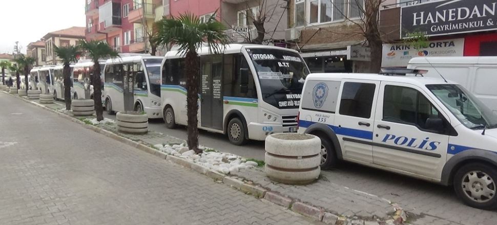 Balıkesir Edremit’te minibüsçüler kontak kapattı