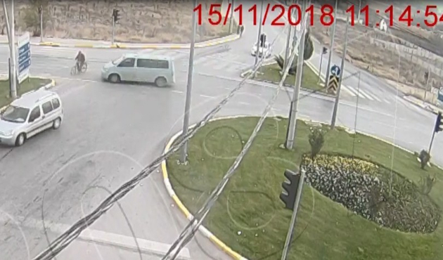 Afyonkarahisar'da kazalar MOBESE kameralarına an be an yansıdı
