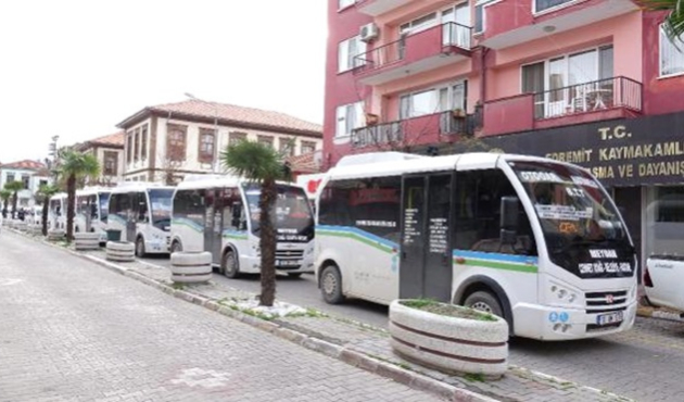 Balıkesir Edremit'te minibüsçüler kontak kapattı