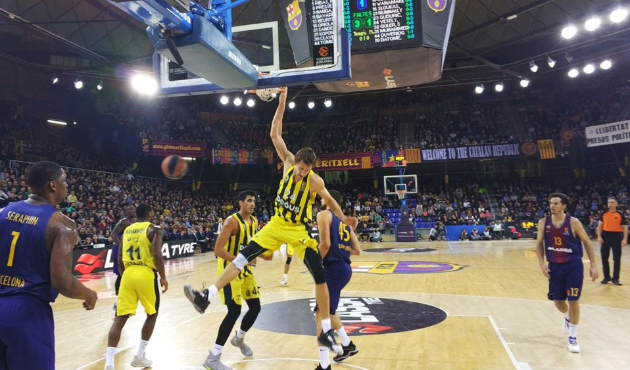 Fenerbahçe Barcelona'yı evinde devirdi...