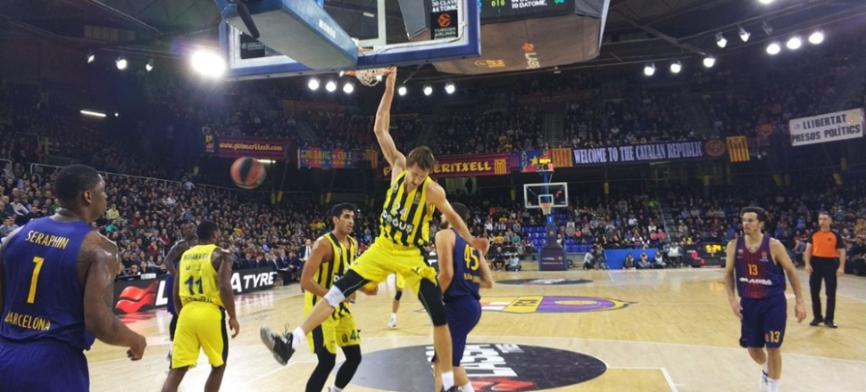 Fenerbahçe Barcelona'yı evinde devirdi...