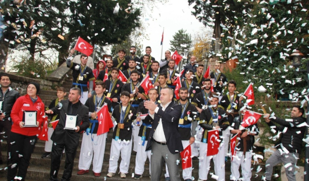 Alpagutlar Azerbaycan’dan zaferle döndü