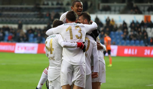 Lidere Sivasspor darbesi!