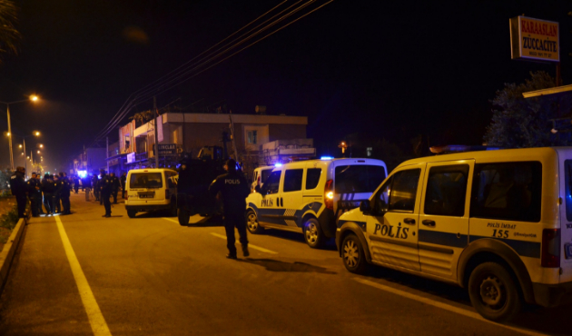 Polis bölgeyi ablukaya aldı! Gözaltılar var...