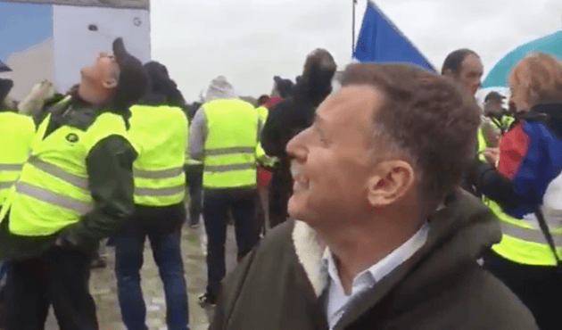 Eylemlere 'Barışçıl' derken gelen fişekle irkildi!