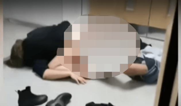 Üniversite koridorunda sevişip uyuya kaldılar!