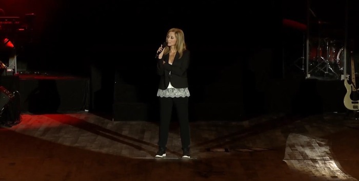 Antalya EXPO'da duygusal anlar... Lara Fabian önce sesi, sonra yüreğiyle büyüledi