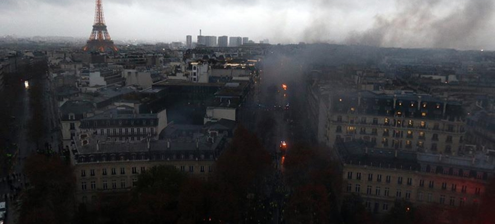 Paris'teki gösterilerin faturası ağır oldu...