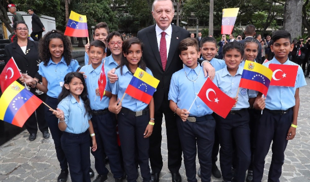 Cumhurbaşkanı Erdoğan'dan, Simon Bolivar'ın mezarına ziyaret