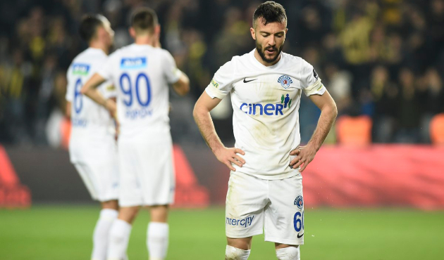 "Fenerbahçe'ye gol atarım" diyen Özgür Çek, golü kendi kalesine attı...