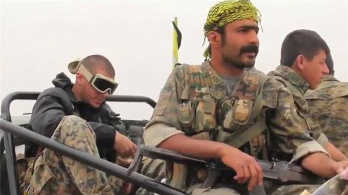 Menbiç'te kalmaya çalışan YPG'nin arma oyunu