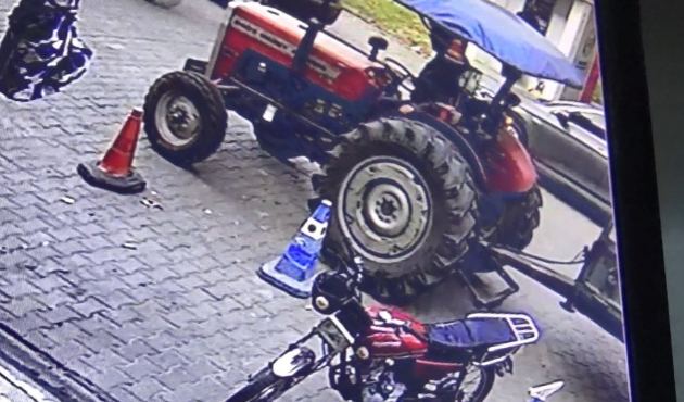 Manisa’da park halindeki traktör çalındı