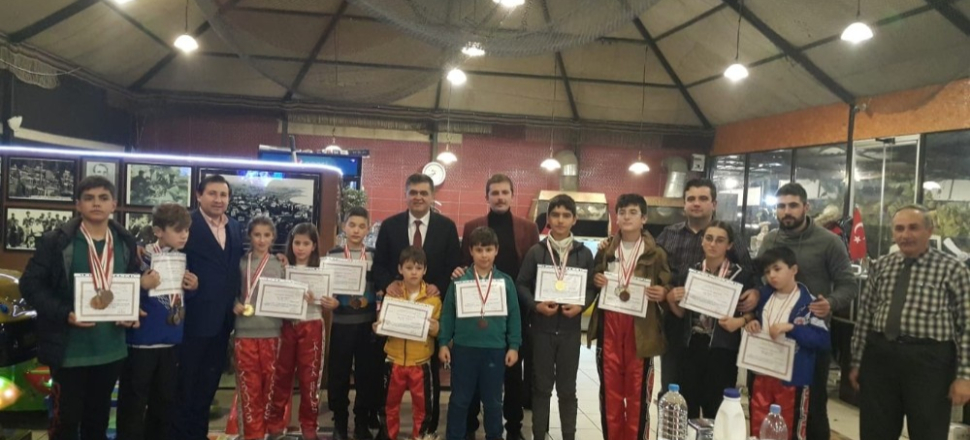 Başarılı sporcular ödüllendirildi