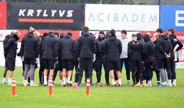 Beşiktaş, yağmur altında çalıştı