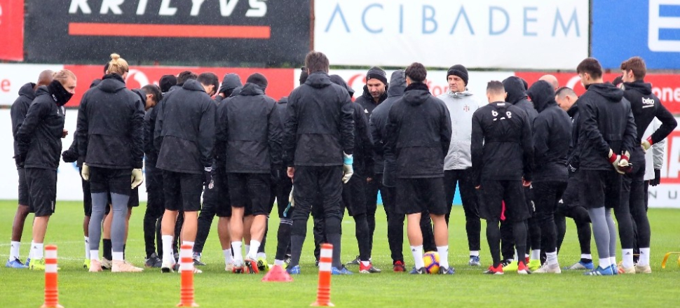 Beşiktaş, yağmur altında çalıştı