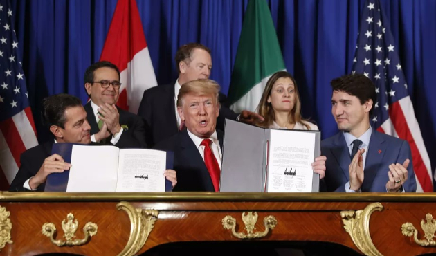 Trump yanlış belgeyi imzaladı...