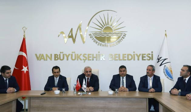 Vali Zorluoğlu, büyükşehir belediyesine veda etti
