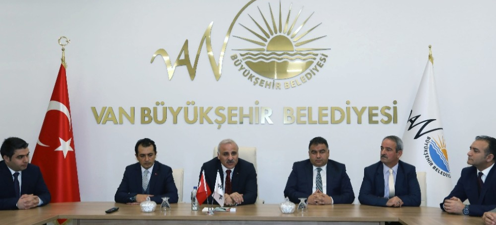 Vali Zorluoğlu, büyükşehir belediyesine veda etti