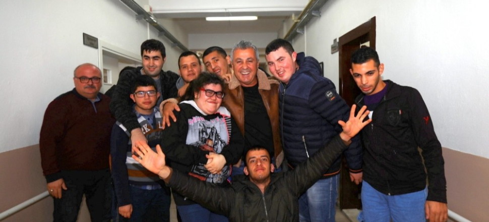 Sözen’den özel çocuklara sürpriz