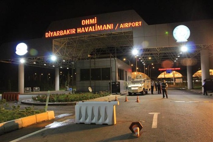 Diyarbakır Havalimanı'na roketli saldırı! Operasyon başlatıldı...