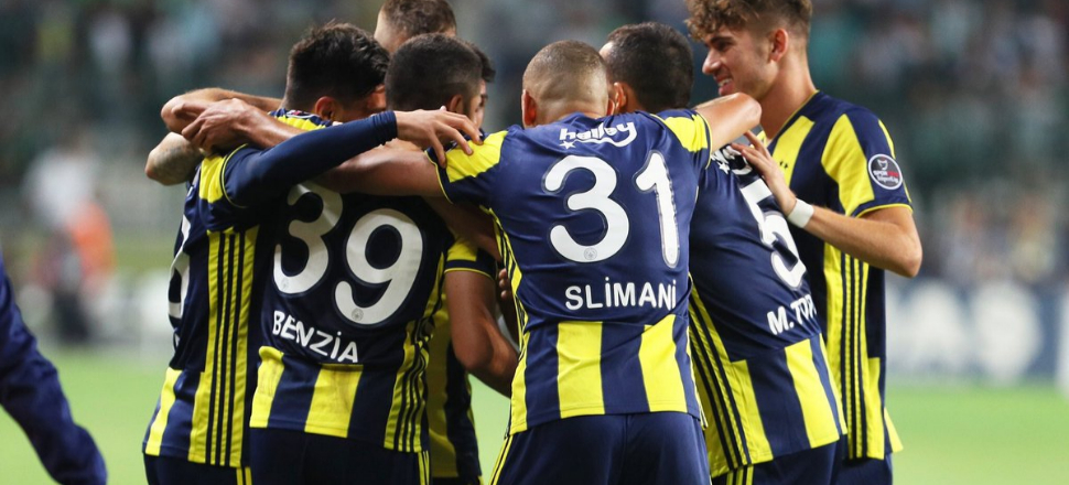 Fenerbahçe'de 3 yıldız isim ile yollar ayrılıyor!