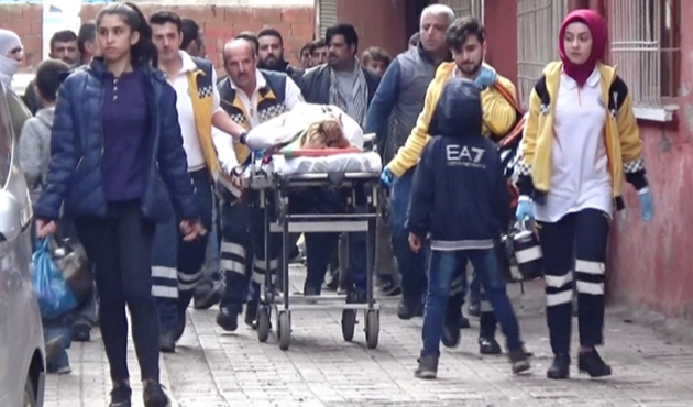 Diyarbakır'da anne ile kızı bacaklarından vuruldu