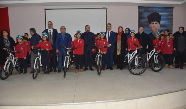 İzmit’te 168 öğrenci daha bisikletine kavuştu