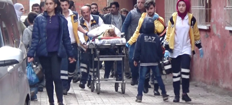 Diyarbakır’da anne ile kızı bacaklarından vuruldu