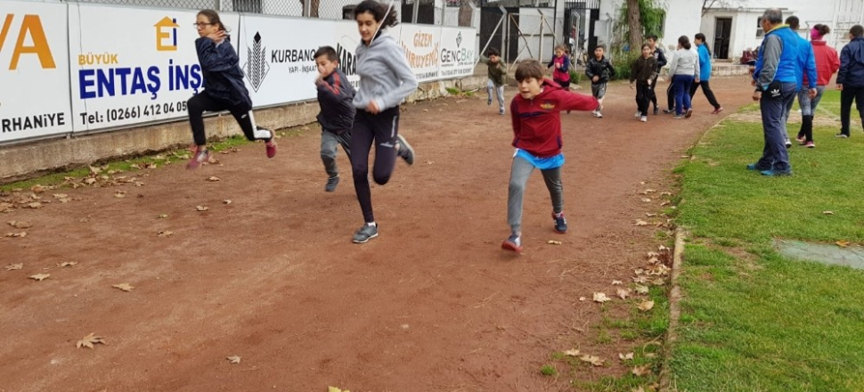 Burhaniyeli öğrenciler atletizmde iddialı oldu