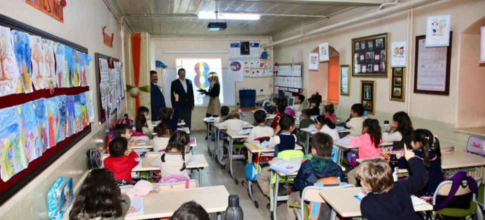Akın, öğretmenler ve öğrencilerin taleplerini dinledi