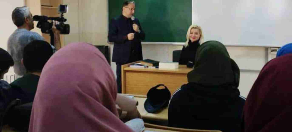 Zahide Yetiş ilahiyat fakültesinde derse girdi!