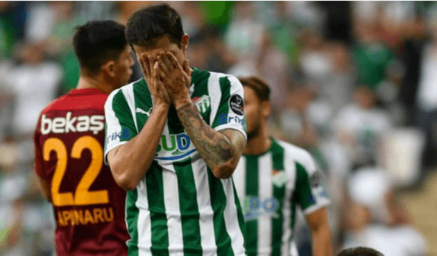 Bursaspor'da flaş ayrılık! Golcü oyuncu...