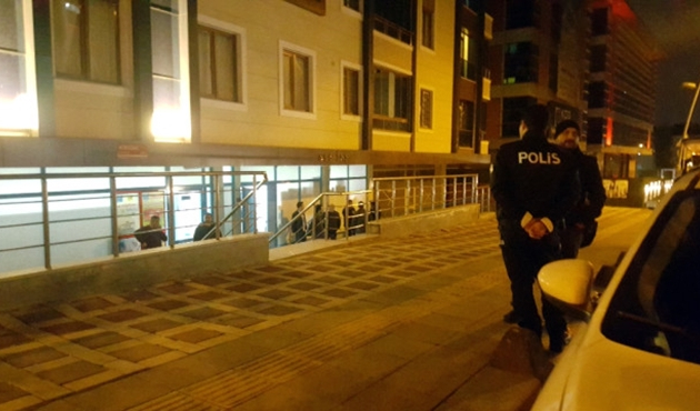 Bahçelievler'de silahlı soygun kamerada