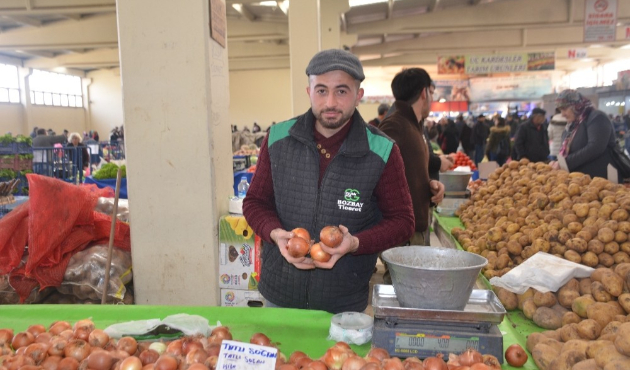 Bilecik’te pazarında zam şampiyonu kuru soğan
