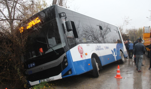 Elazığ’da otobüs kanala girdi:  1 yaralı