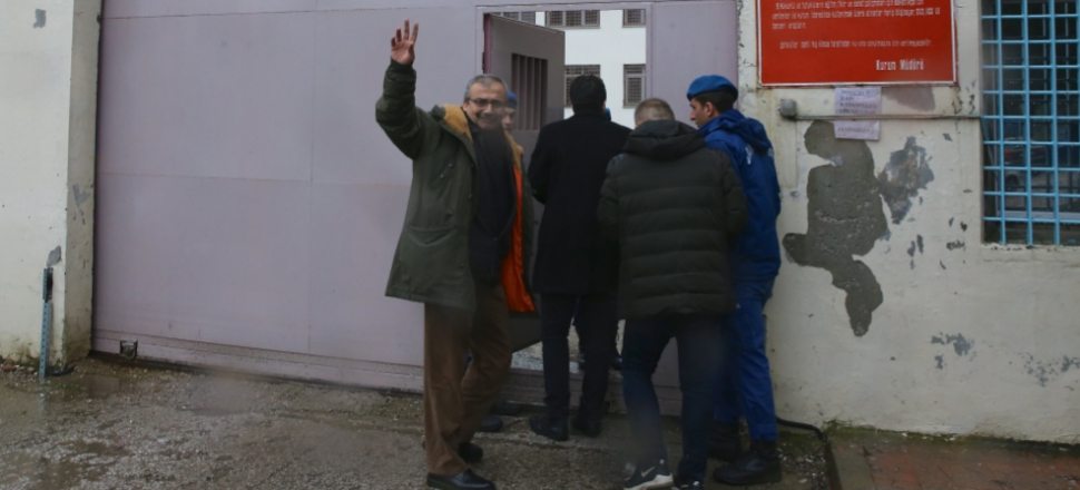 HDP'li Sırrı Süreyya Önder teslim oldu!