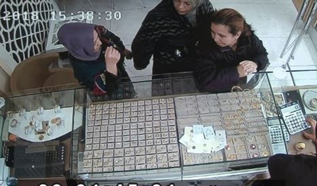 Organize bilezik hırsızlığı saniye saniye görüntülendi