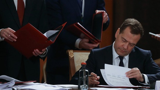 Rusya'dan iyi haber geldi: Medvedev imzayı attı...