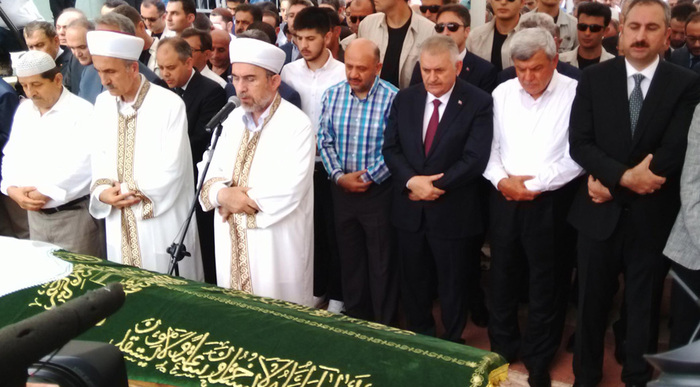 Milli Savunma Bakanı Işık’ın annesine son görev