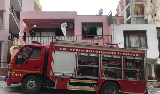 Kuşadası’nda bir ev tamamen yandı; 1 yaralı