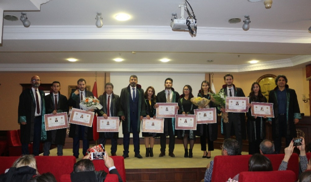 Stajını tamamlayan avukatlar cüppe giydi