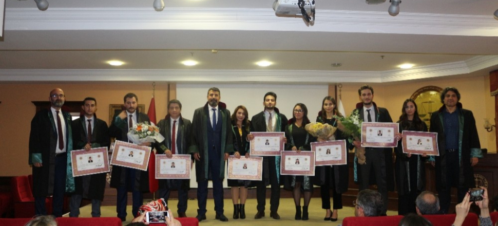 Stajını tamamlayan avukatlar cüppe giydi