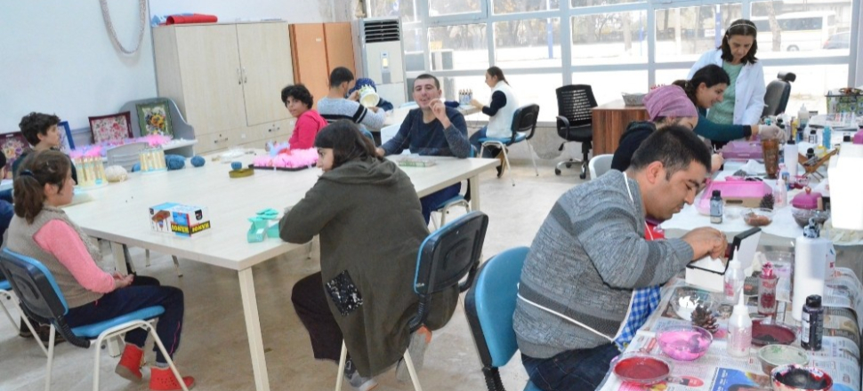 Engelleri sanat ve sporla aştılar