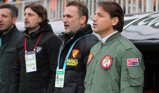 Tamer Tuna pilot ceketiyle sahada!