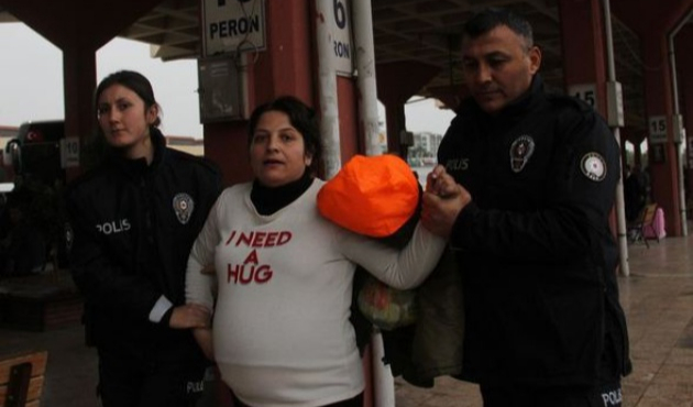 İzmir'e gitmek için G.Antep otobüsünü rehin aldı!