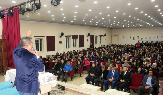 Eğitimci Yazar Tanışır’dan konferans